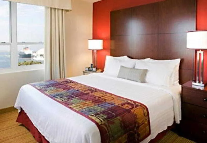 Residence Inn Long Beach Downtown 3*,